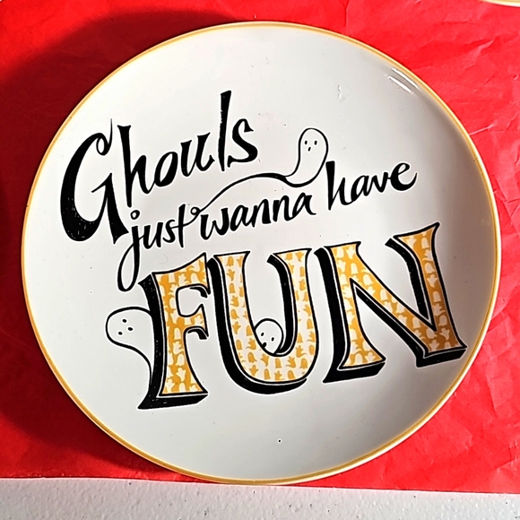 222 Fifth Ghouls just wanna have fun 4 Halloween Party plates VGUC - Picture 1 of 12